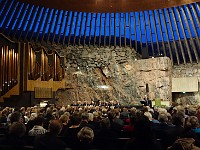 17-01-22.16-37-41  암석교회 내부의 합창단